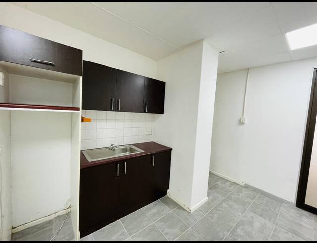 214M² OFFICE TO LET IN VORNA VALLEY